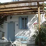 Avra Traditional Blue House, Elma's Αλόννησος