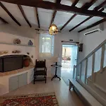 Avra Traditional Blue House, Elma's Σπίτι διακοπών *