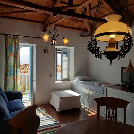 Avra Traditional Blue House, Elma's * Alónnisos