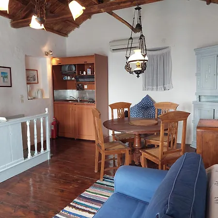 Avra Traditional Blue House, Elma's Сasa de vacaciones