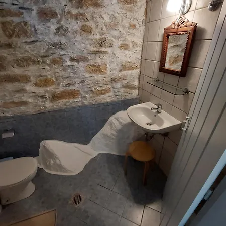 Avra Traditional Blue House, Elma's